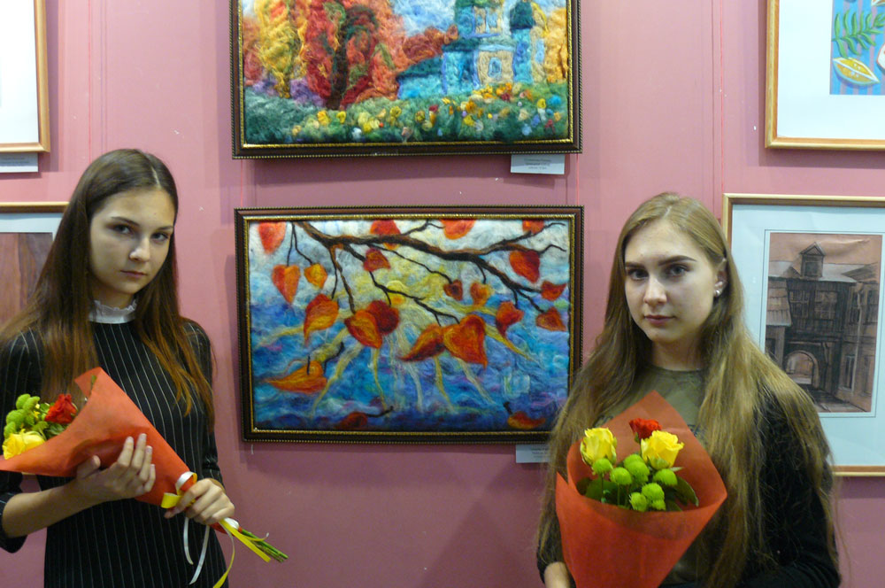 "Моя первая выставка" - Селиванова Полина и Губарева Виктория