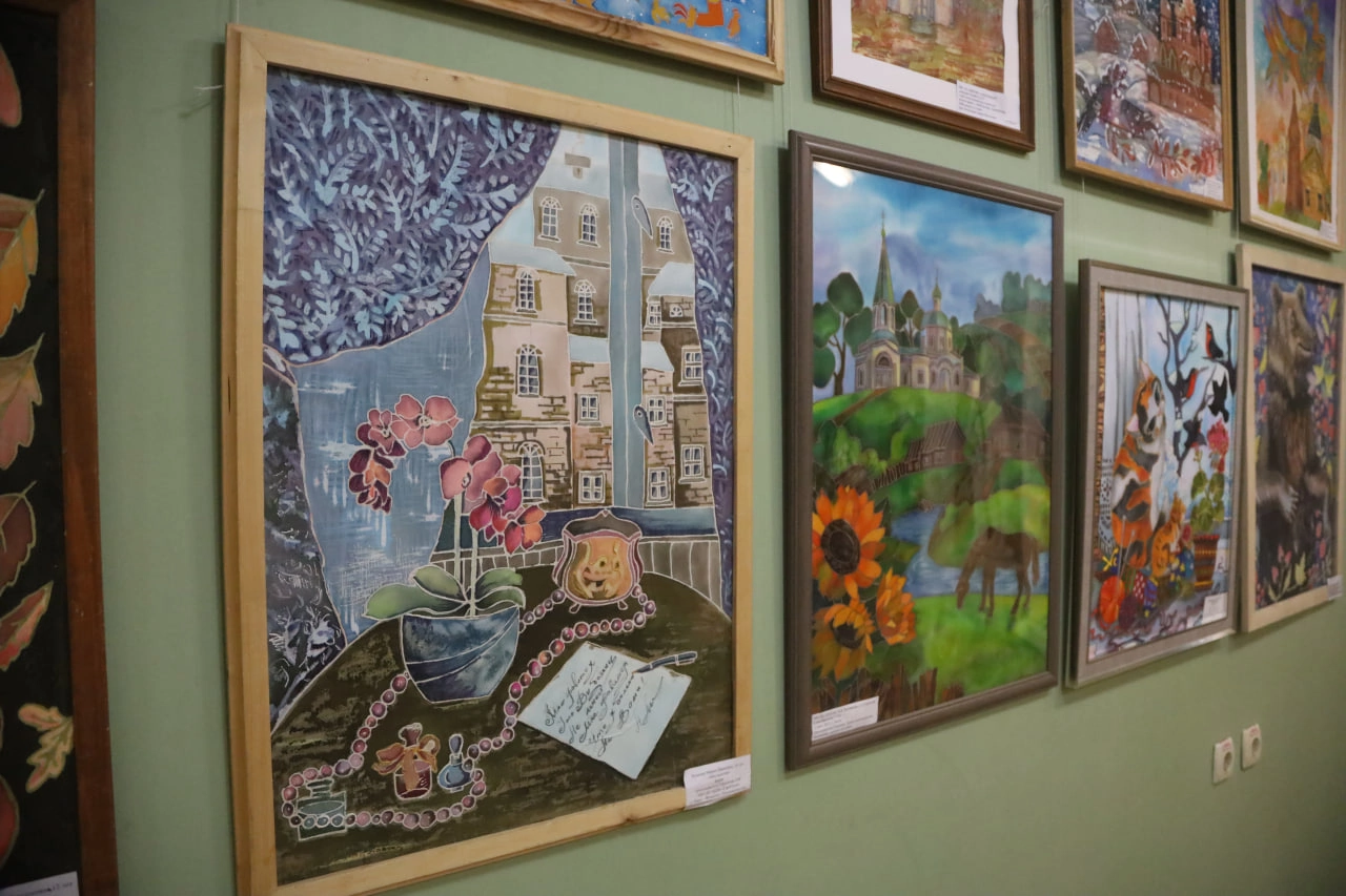 Выставка декоративно-прикладного искусства «Батик» во Дворце культуры имени В.И. Ленина